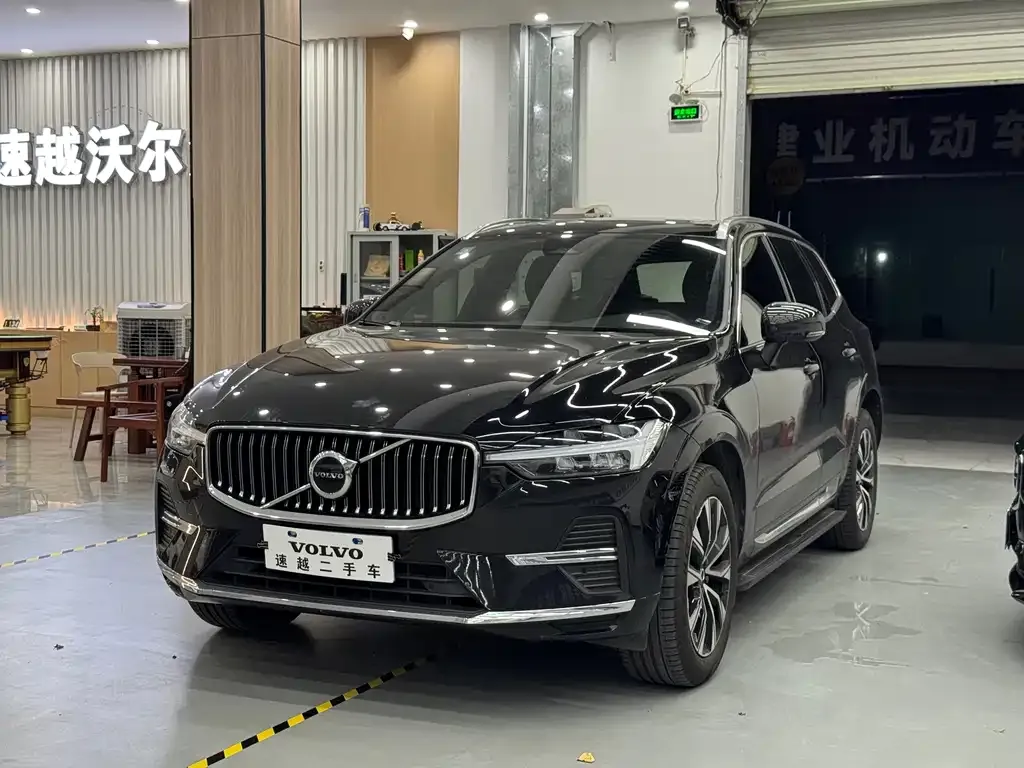 Volvo XC60 — фото 1