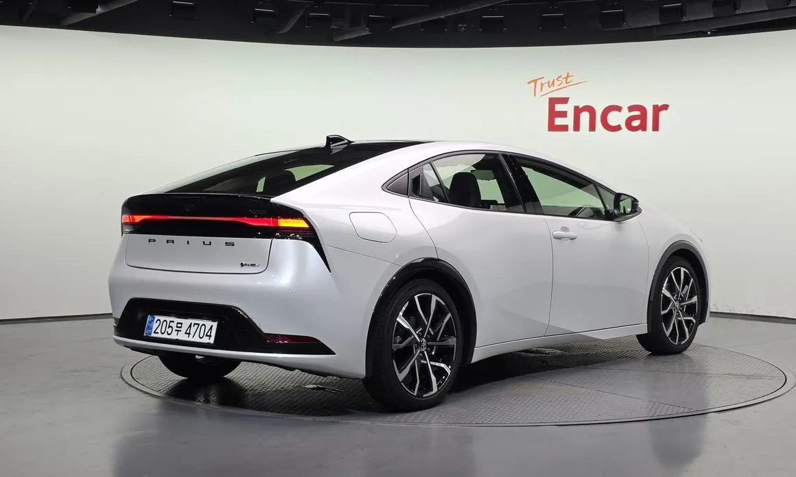 Toyota Prius 2024 из KR, фото 3