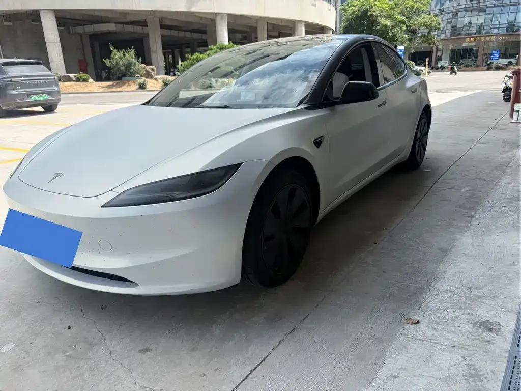 Tesla Model 3 — фото 1
