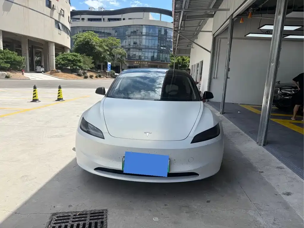 Tesla Model 3 — фото 5