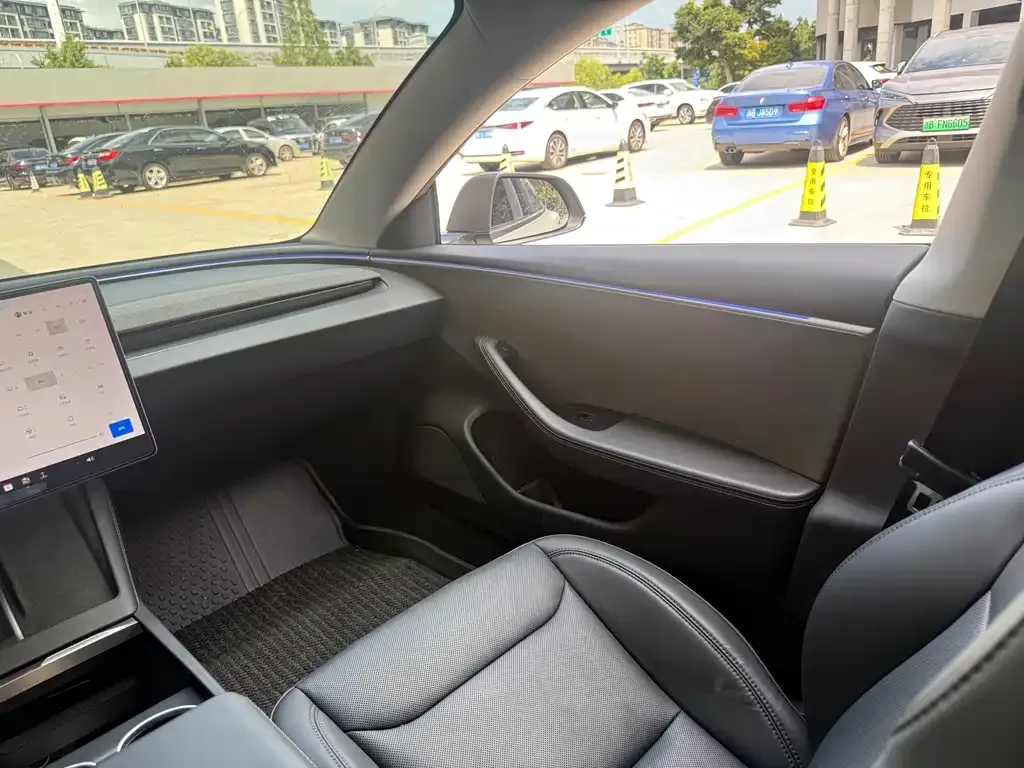 Tesla Model 3 — фото 9