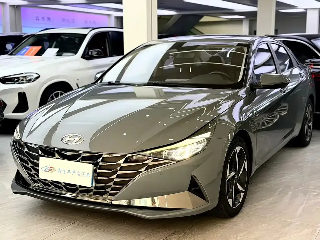 Hyundai Elantra — фото 1