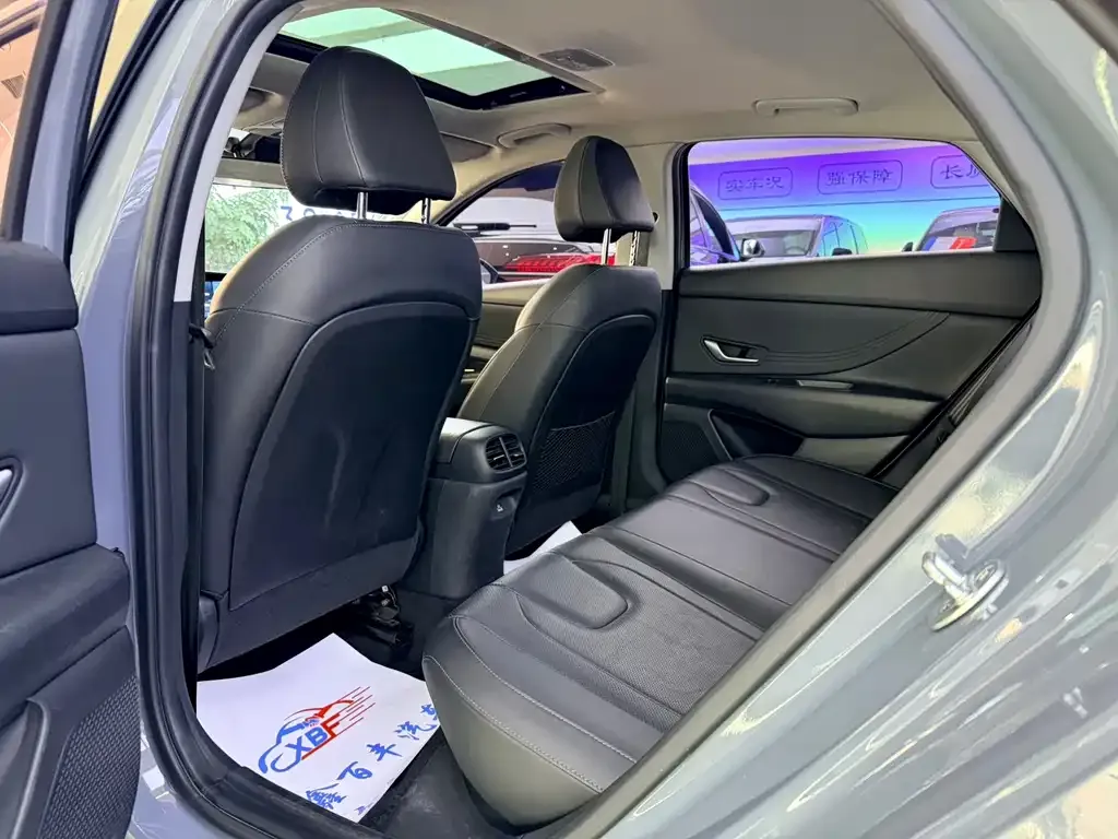 Hyundai Elantra — фото 3