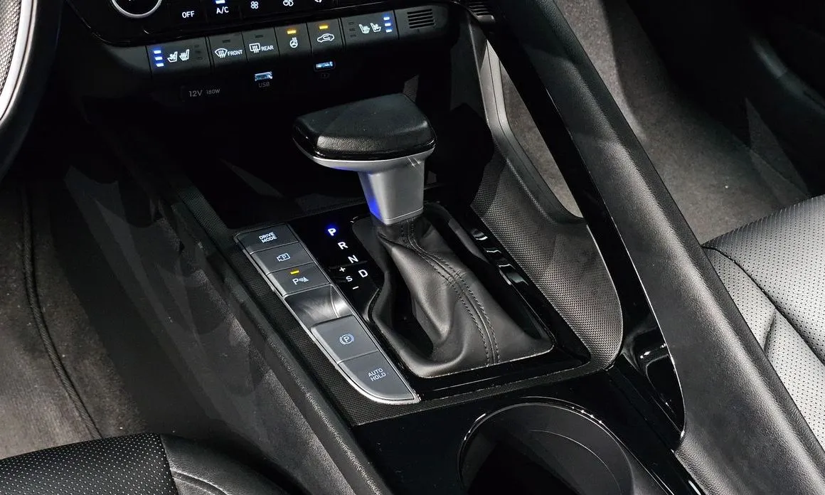 Hyundai AVANTE — фото 4