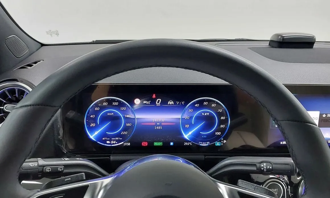 Mercedes-Benz EQA — фото 10
