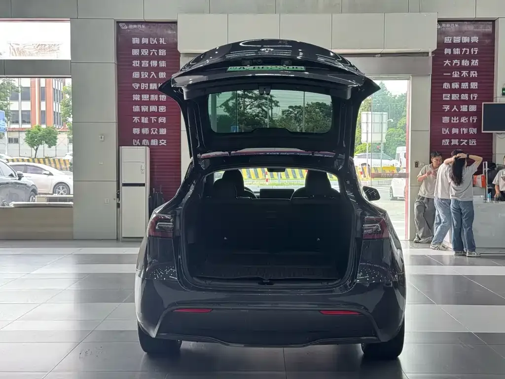 Tesla Model Y — фото 4