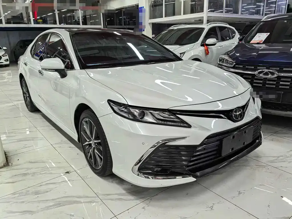 Toyota Camry — фото 4