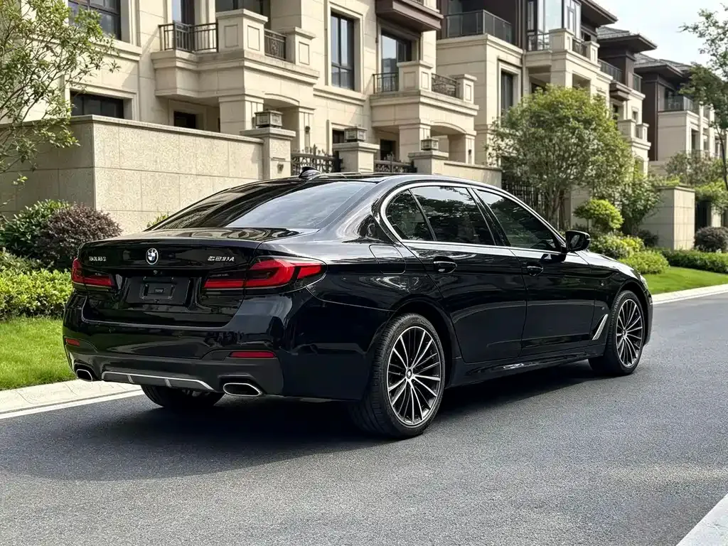 BMW 5 Series — фото 8
