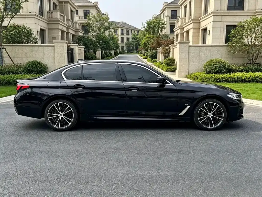 BMW 5 Series — фото 4