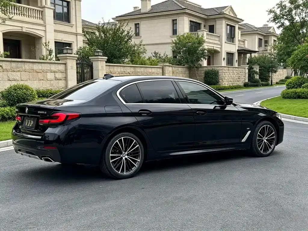 BMW 5 Series — фото 9