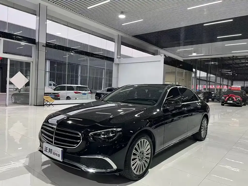 Mercedes-Benz E-Class — фото 1