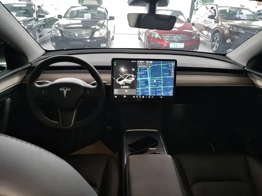 Tesla Model Y — фото 9