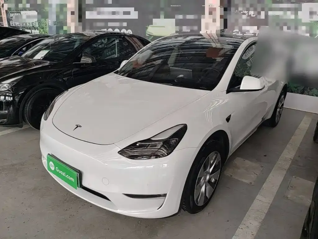 Tesla Model Y — фото 8