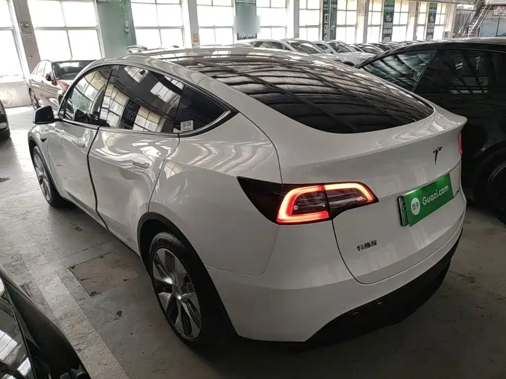 Tesla Model Y — фото 7