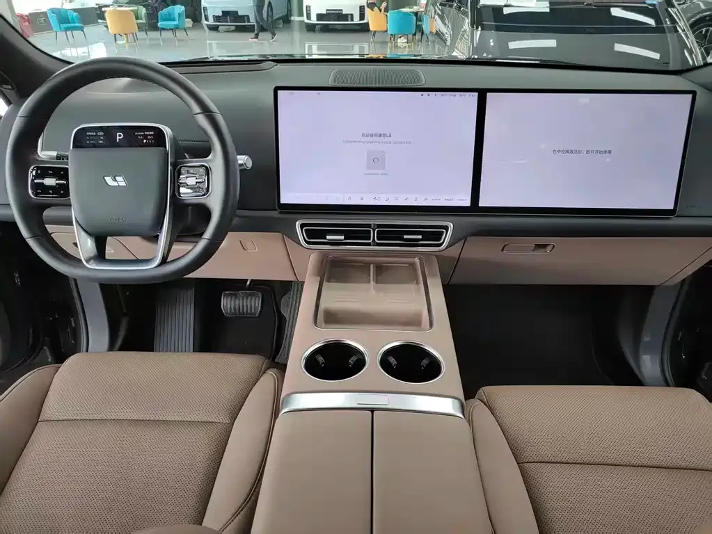 Li Auto L8 — фото 4