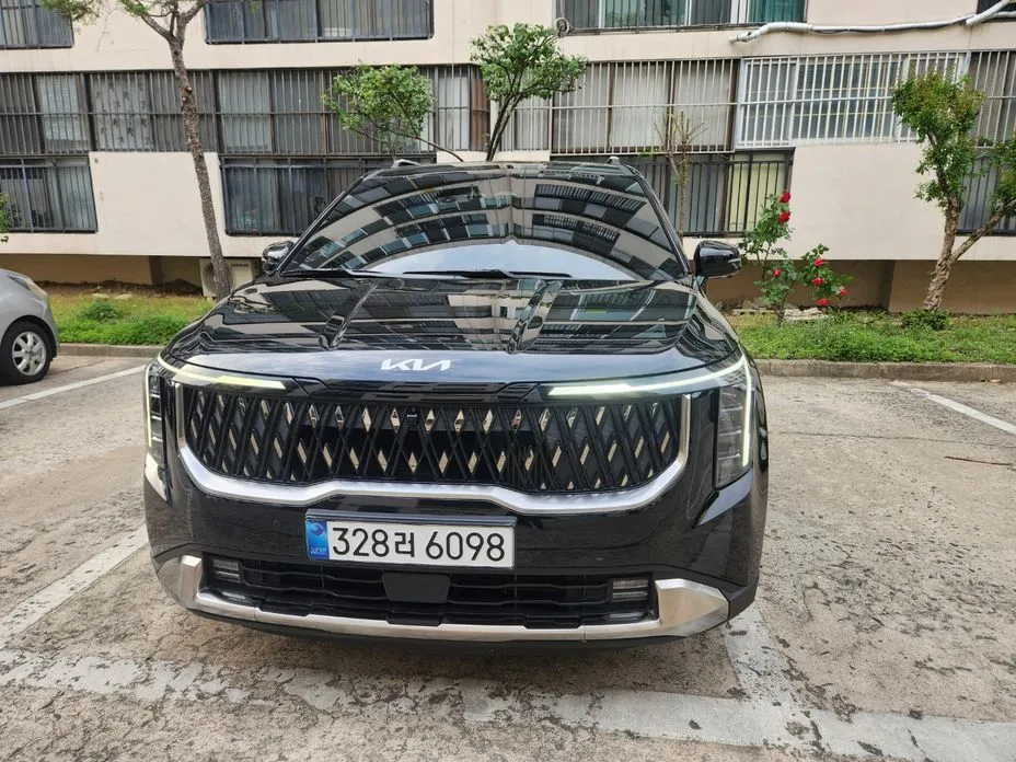 Kia Carnival HEV 9-Seater Signature 1