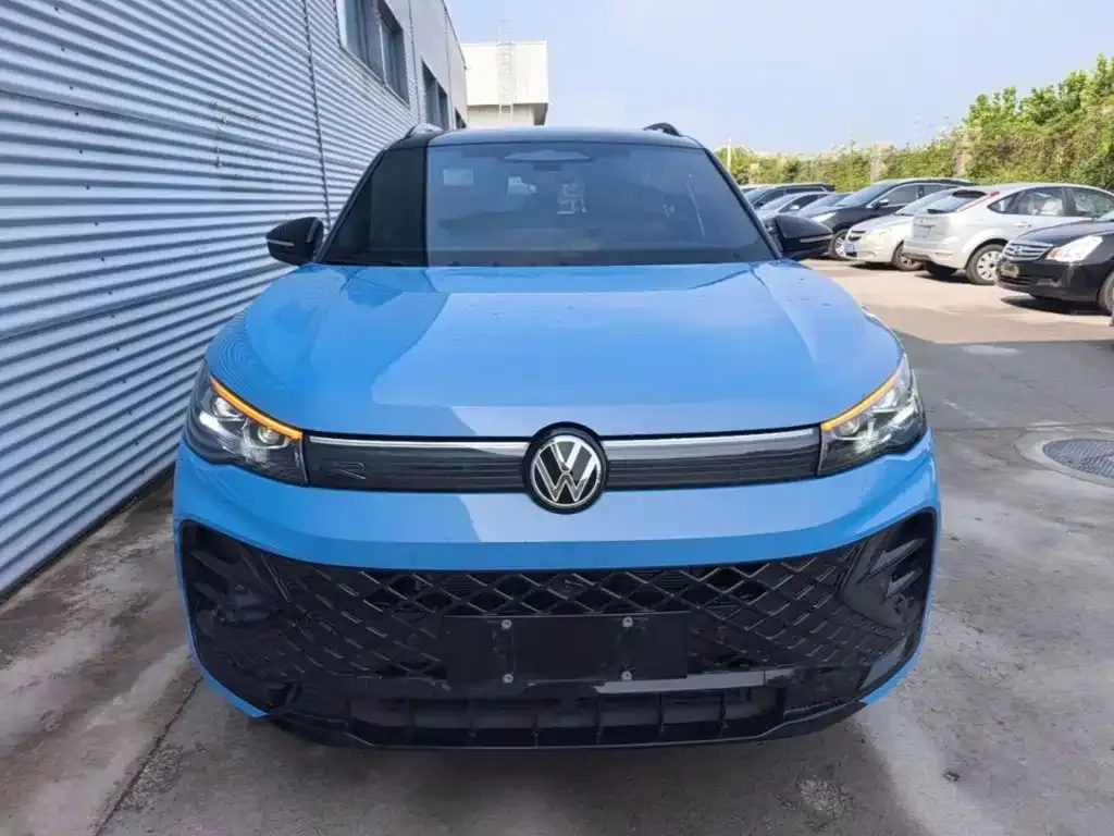 Volkswagen Tiguan L — фото 3