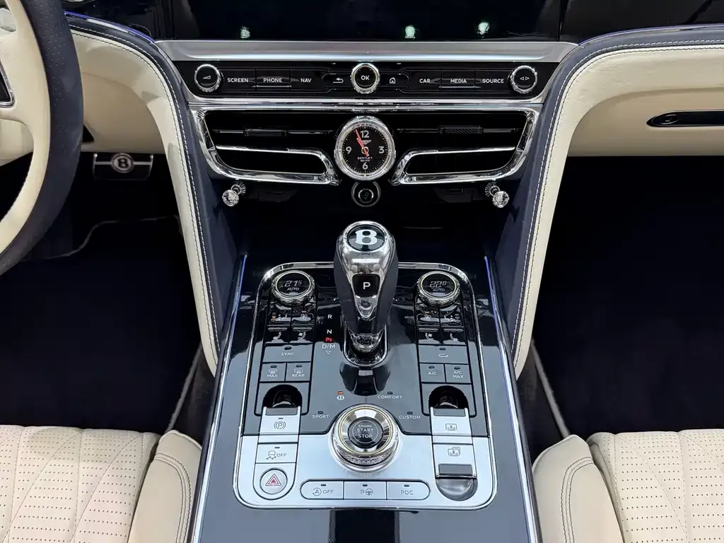Bentley Flying Spur — фото 10