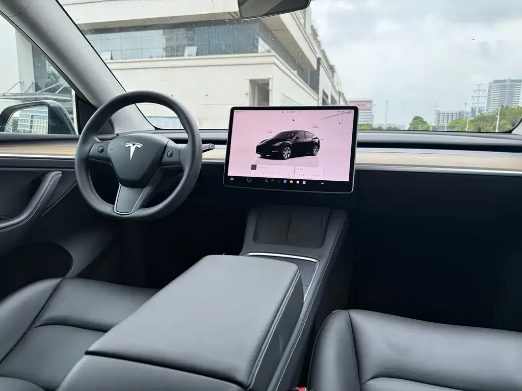 Tesla Model Y — фото 4