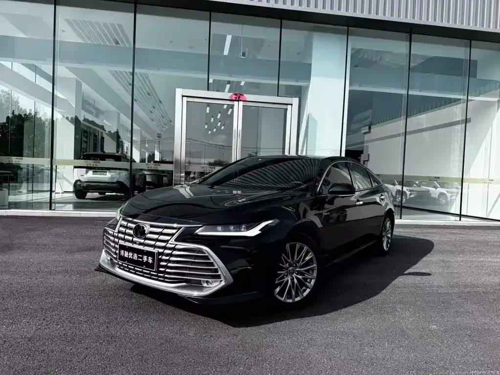 Toyota Avalon — фото 1