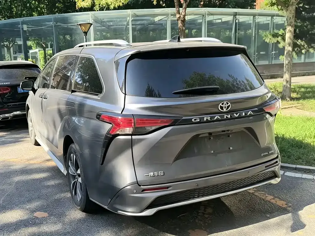 Toyota Granvia — фото 7