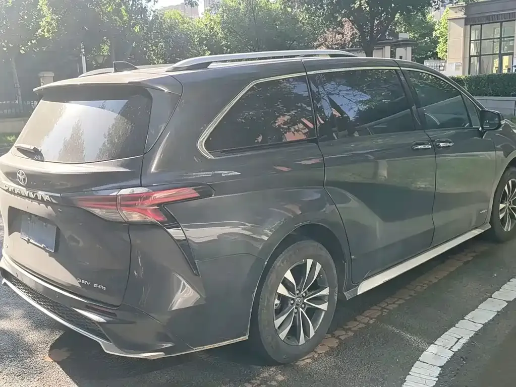 Toyota Granvia — фото 9