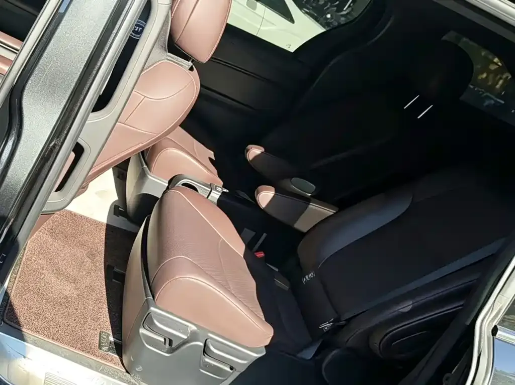 Toyota Granvia — фото 3