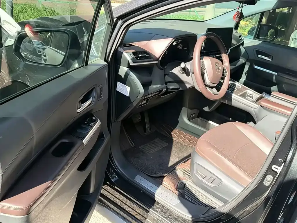 Toyota Granvia — фото 8