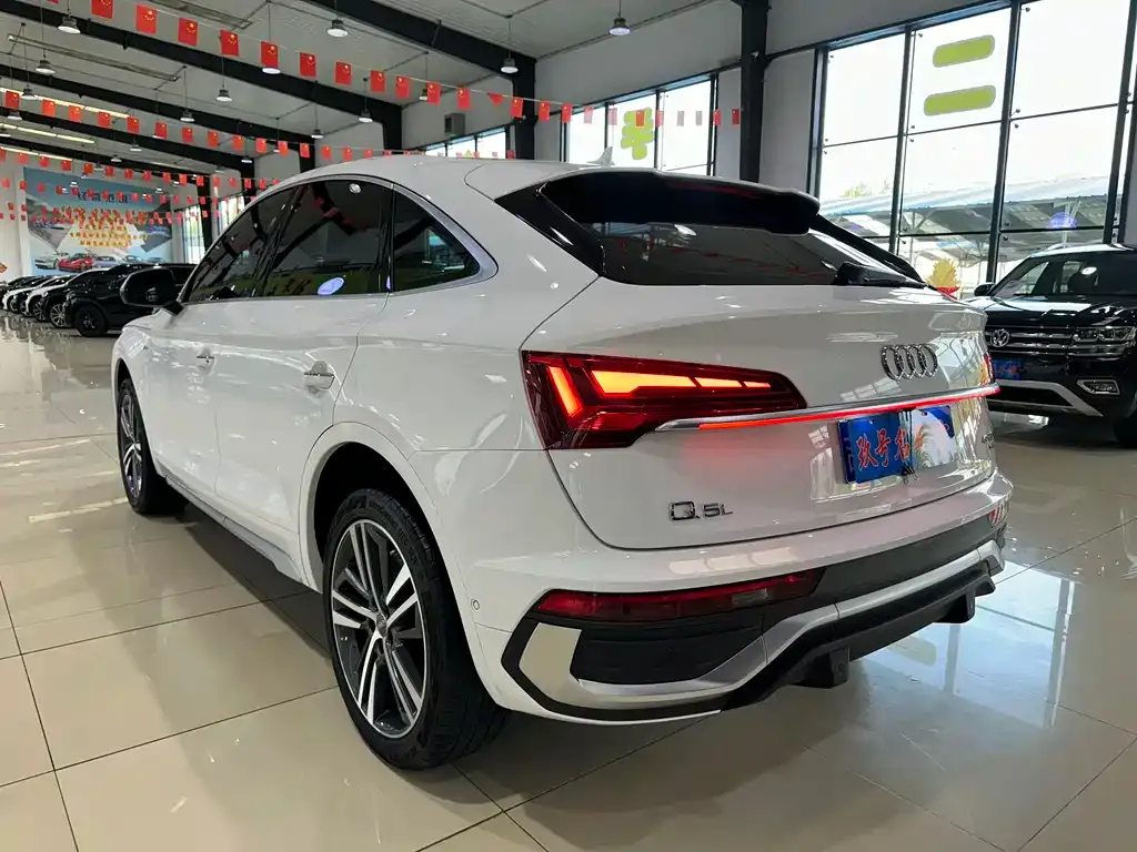 Audi Q5L Sportback — фото 10