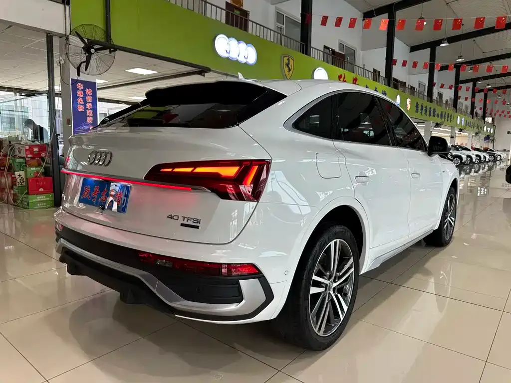 Audi Q5L Sportback — фото 5