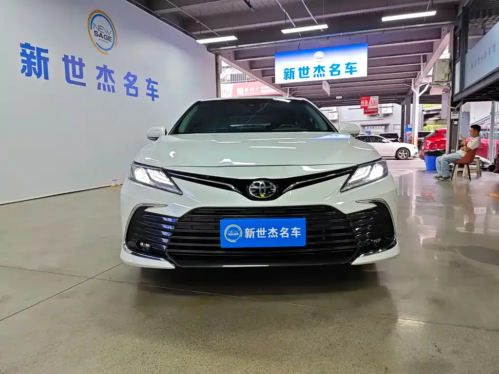Toyota Camry — фото 9
