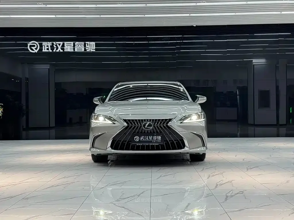 Lexus ES — фото 7