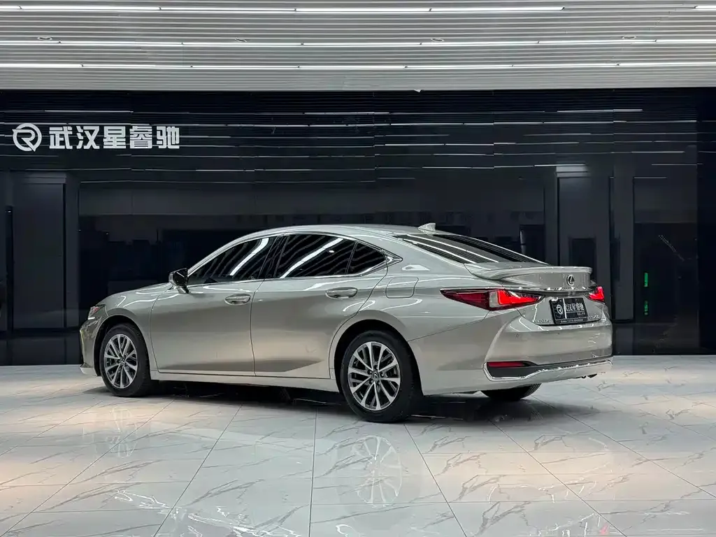 Lexus ES — фото 4