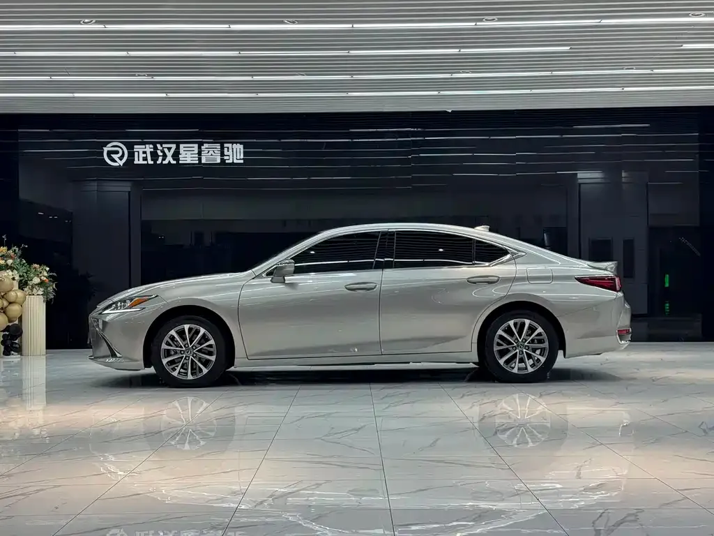 Lexus ES — фото 3