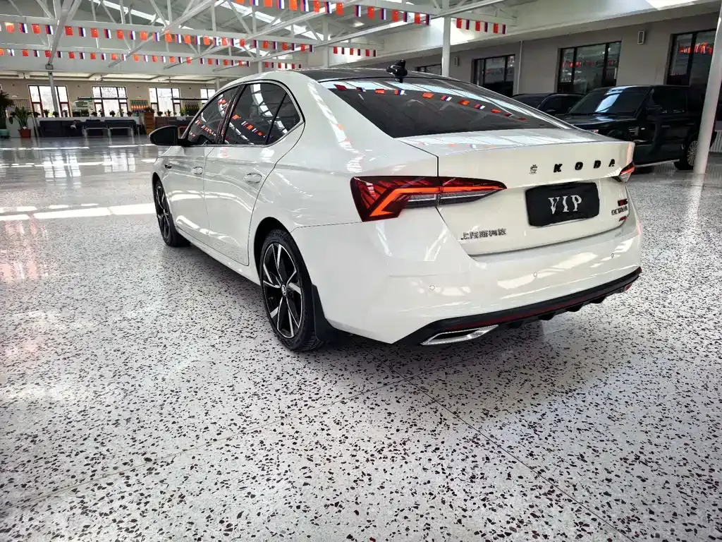 Skoda Octavia — фото 9