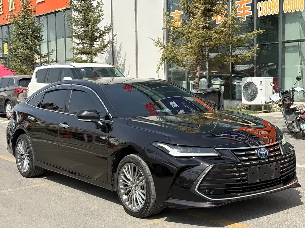 Toyota Avalon — фото 1