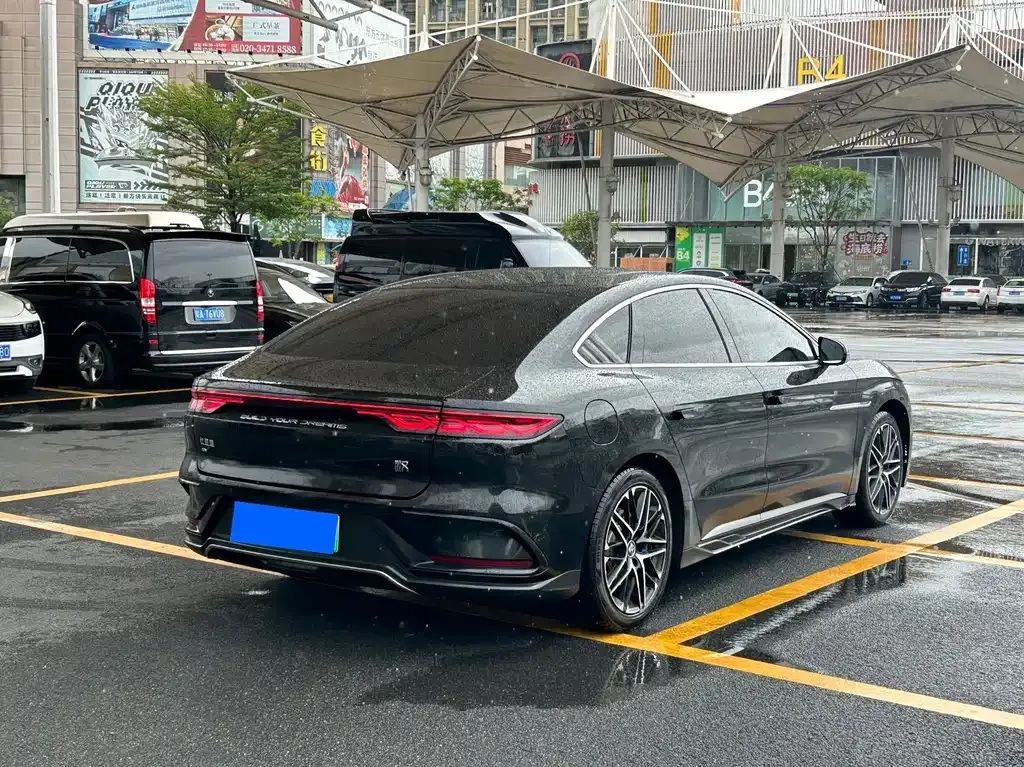 BYD Han — фото 10