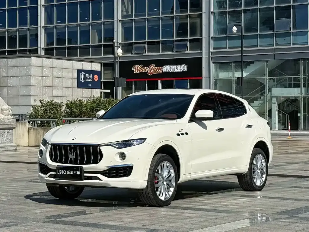 Maserati Levante — фото 1