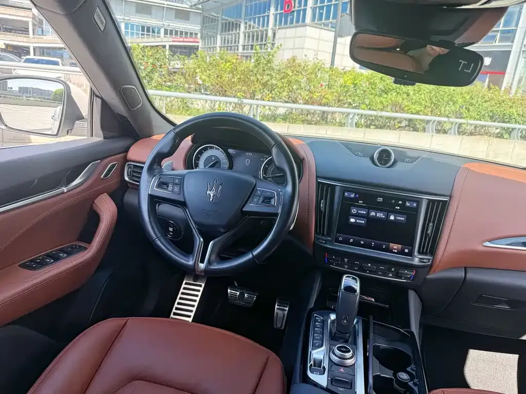 Maserati Levante — фото 10