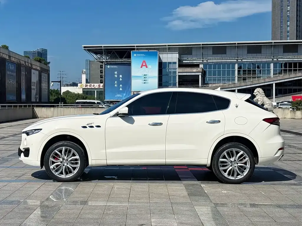 Maserati Levante — фото 3