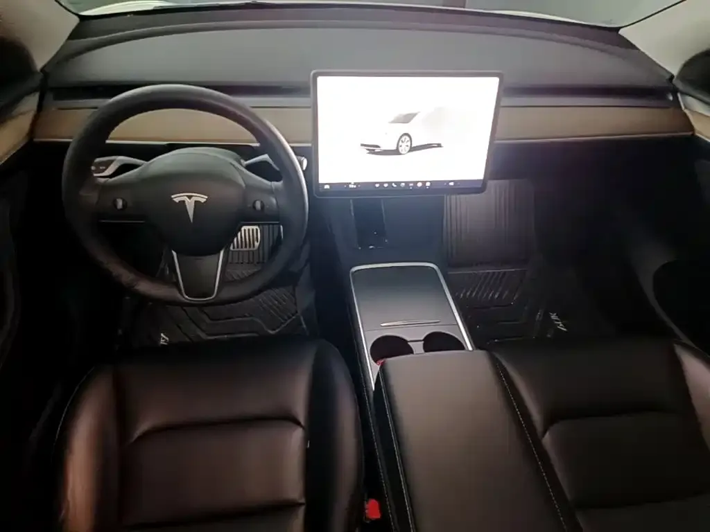 Tesla Model Y — фото 5