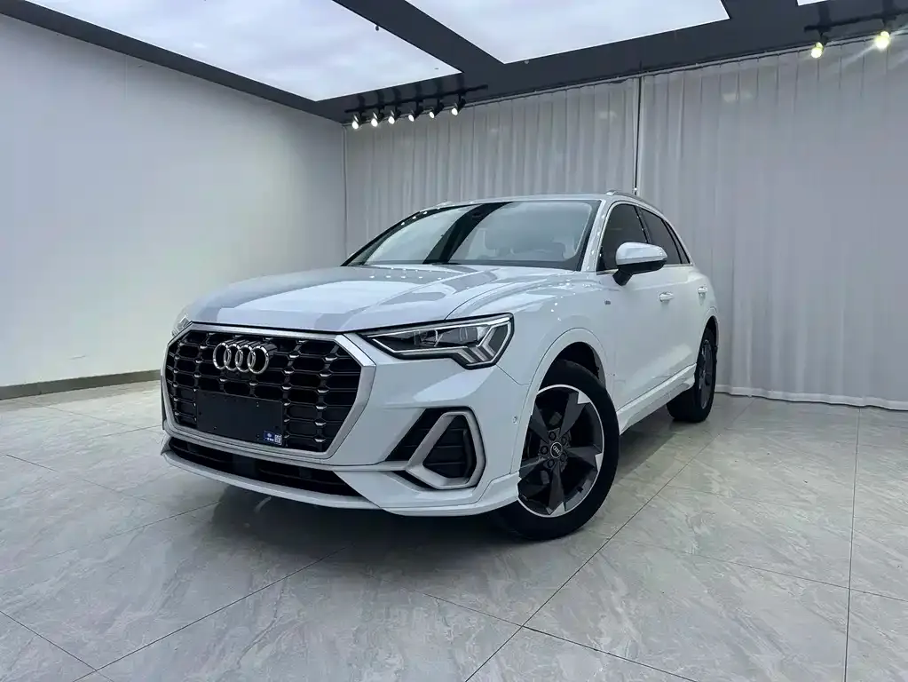 Audi Q3 — фото 1