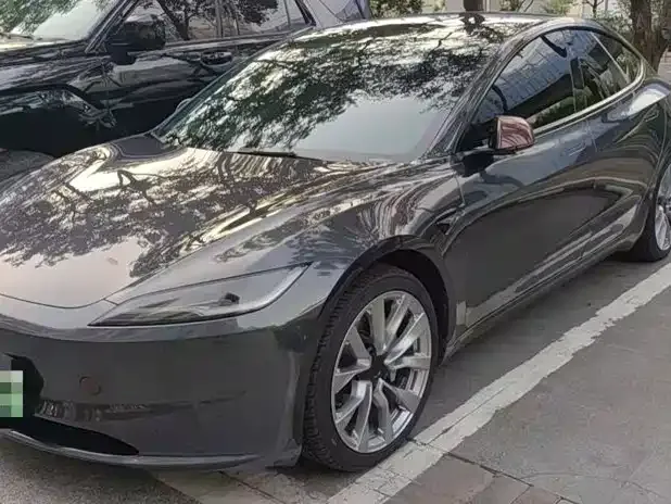 Tesla Model 3 — фото 1