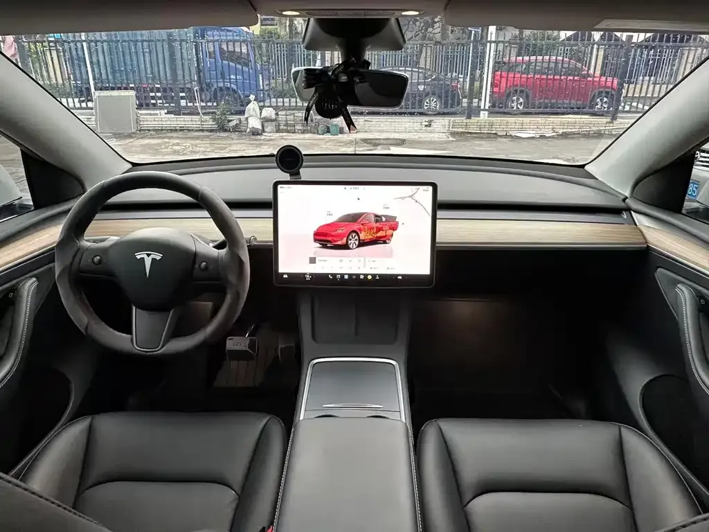 Tesla Model Y — фото 4
