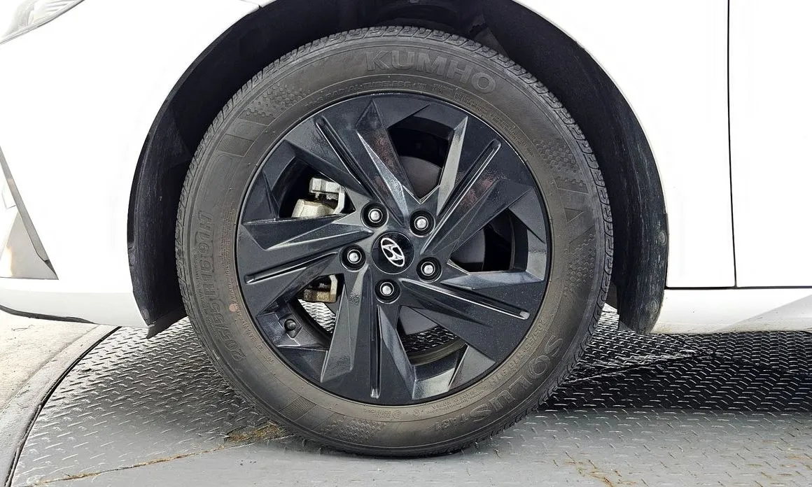 Hyundai AVANTE — фото 8