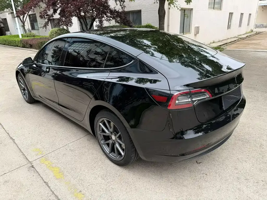 Tesla Model 3 — фото 5