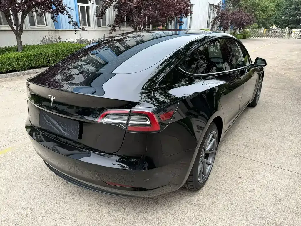 Tesla Model 3 — фото 7