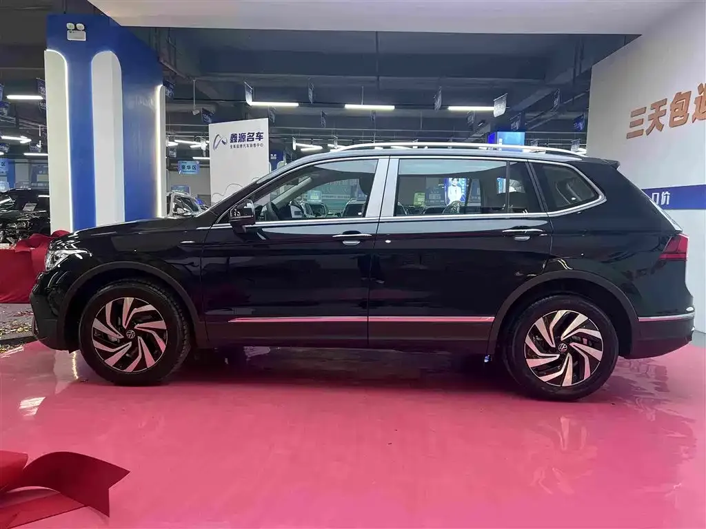 Volkswagen Tiguan L — фото 9