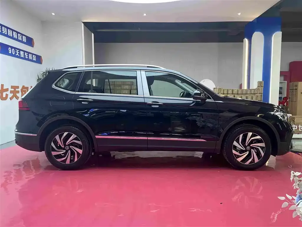 Volkswagen Tiguan L — фото 5