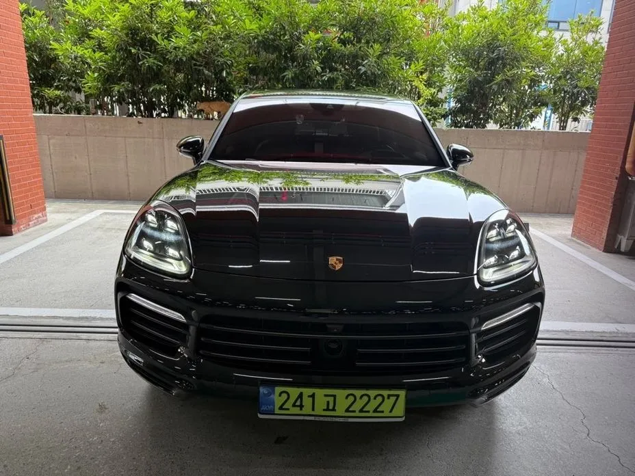 Porsche Cayenne — фото 1